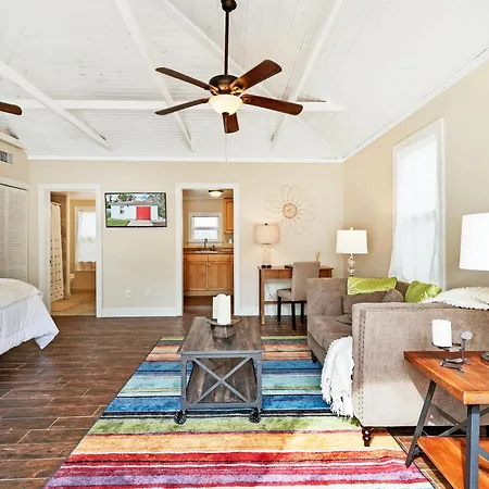 Charming Historic Home And Cottage Minutes From The Intracoastal And The Beach